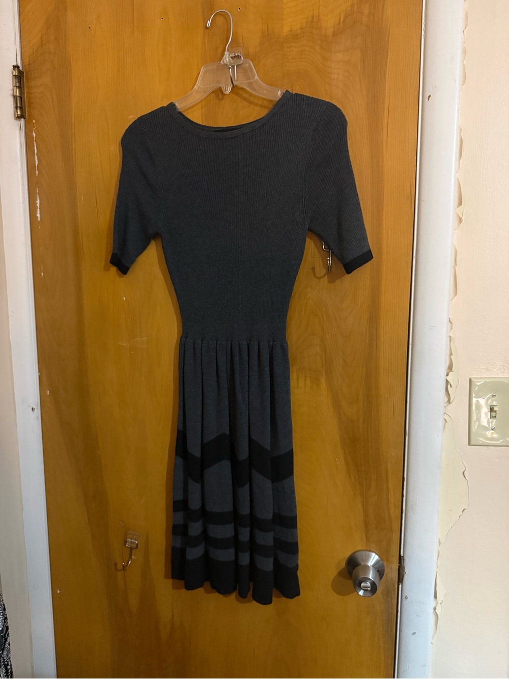 Women's Short Sleeve Knit Midi Dress - Dark Gray